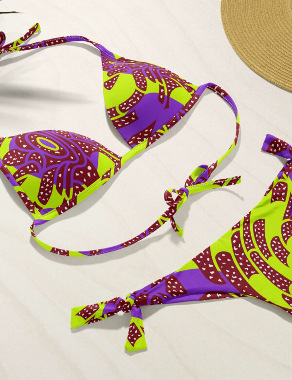 pattern astratto ritmo vibrante viola verde bordeaux africa eva lo coco bikini mockup scaled